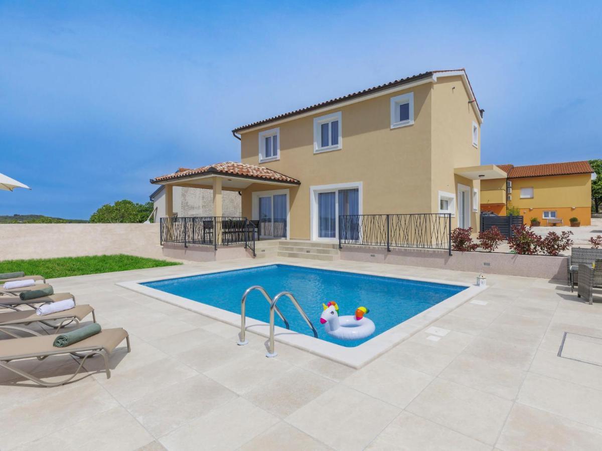 Holiday Home Villa Dora By Interhome Pula Exterior photo