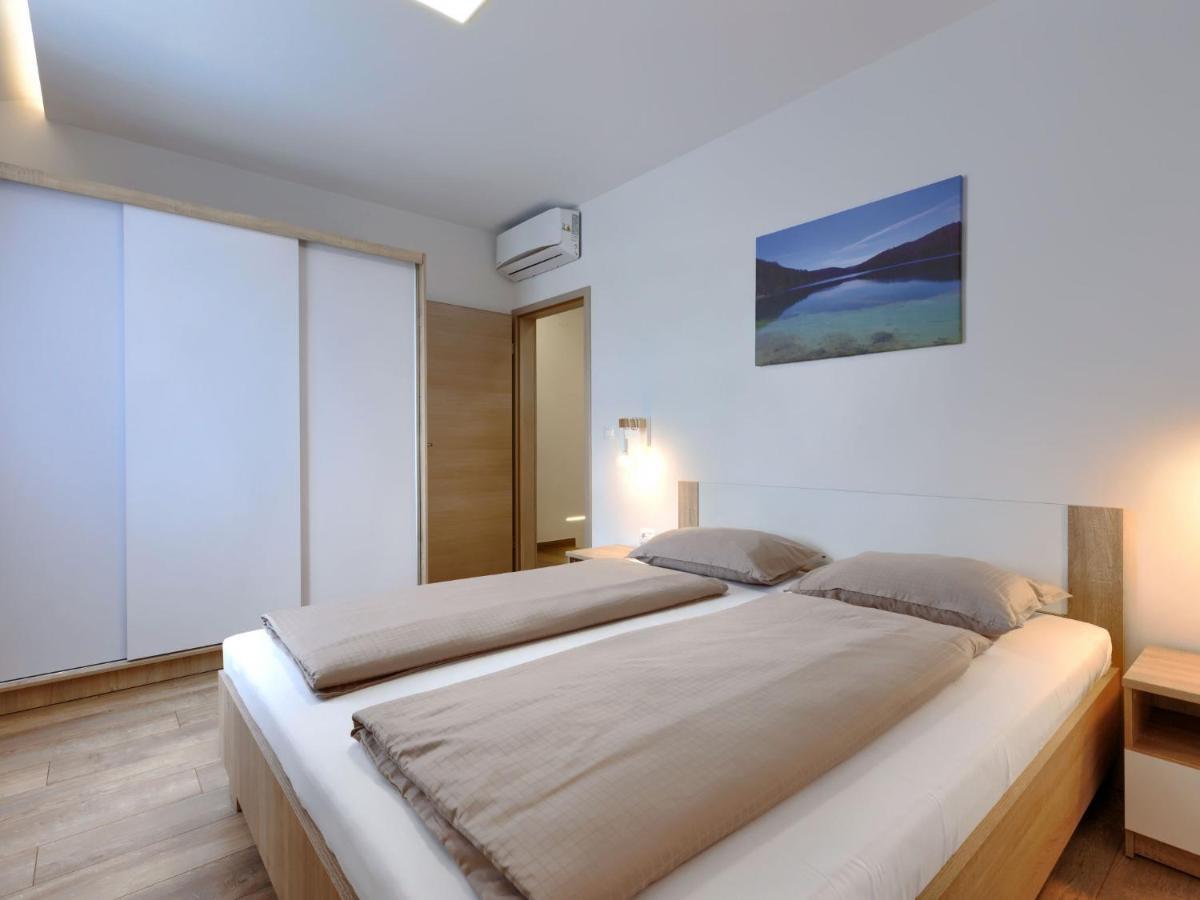 Holiday Home Villa Dora By Interhome Pula Exterior photo