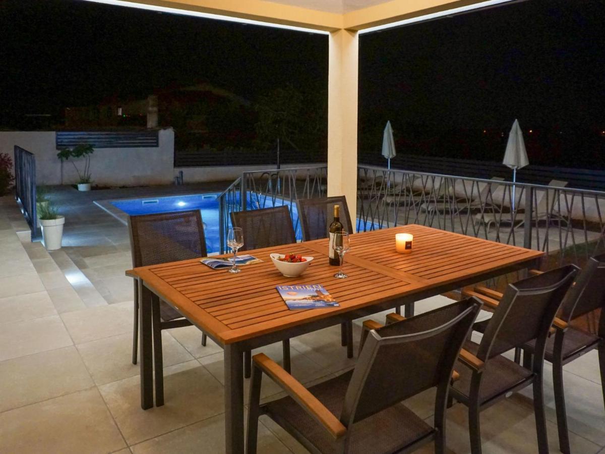 Holiday Home Villa Dora By Interhome Pula Exterior photo