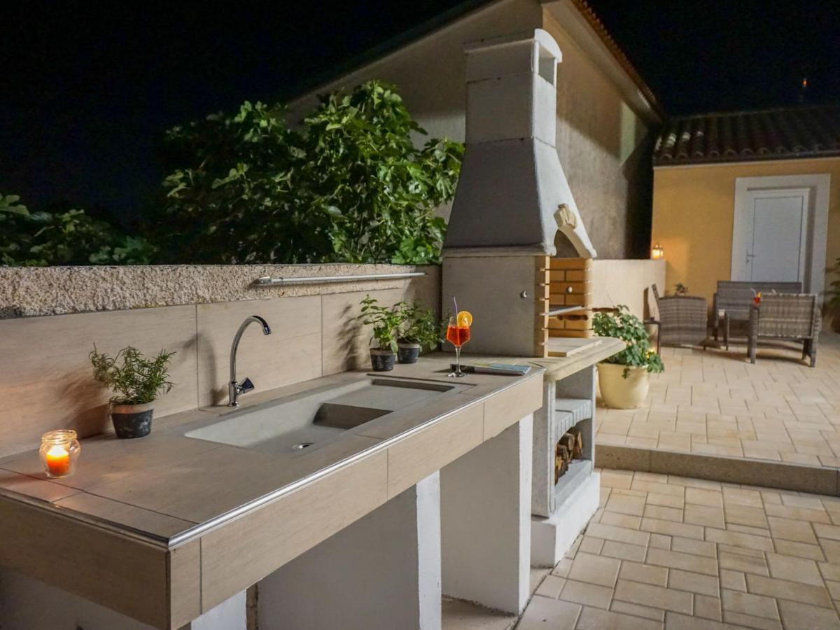 Holiday Home Villa Dora By Interhome Pula Exterior photo