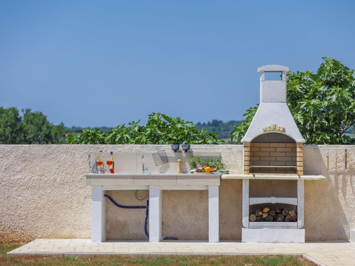 Holiday Home Villa Dora By Interhome Pula Exterior photo