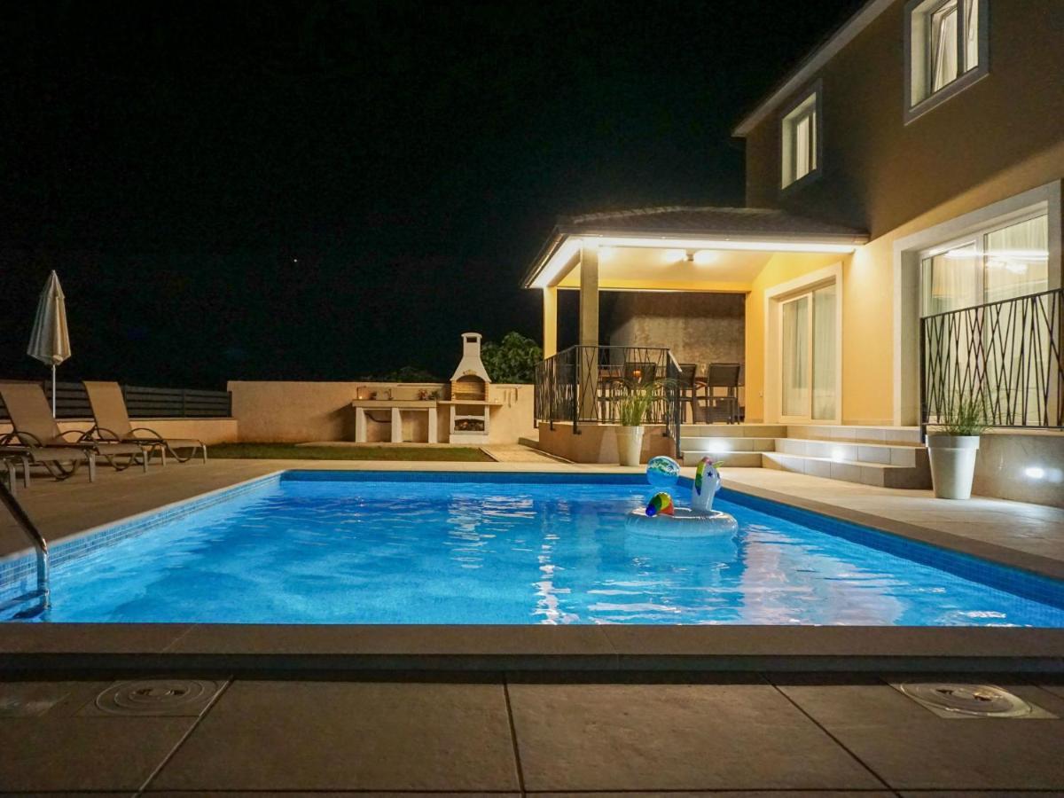 Holiday Home Villa Dora By Interhome Pula Exterior photo